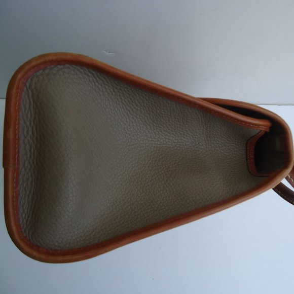 Vintage Dooney & Bourke leather handbag. - Picture 11 of 16